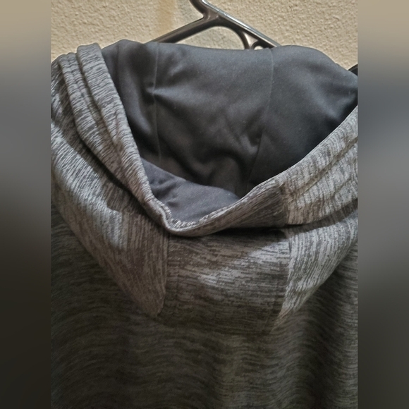 Men Black Under Armour Sweatshirt - Picture 7 of 14